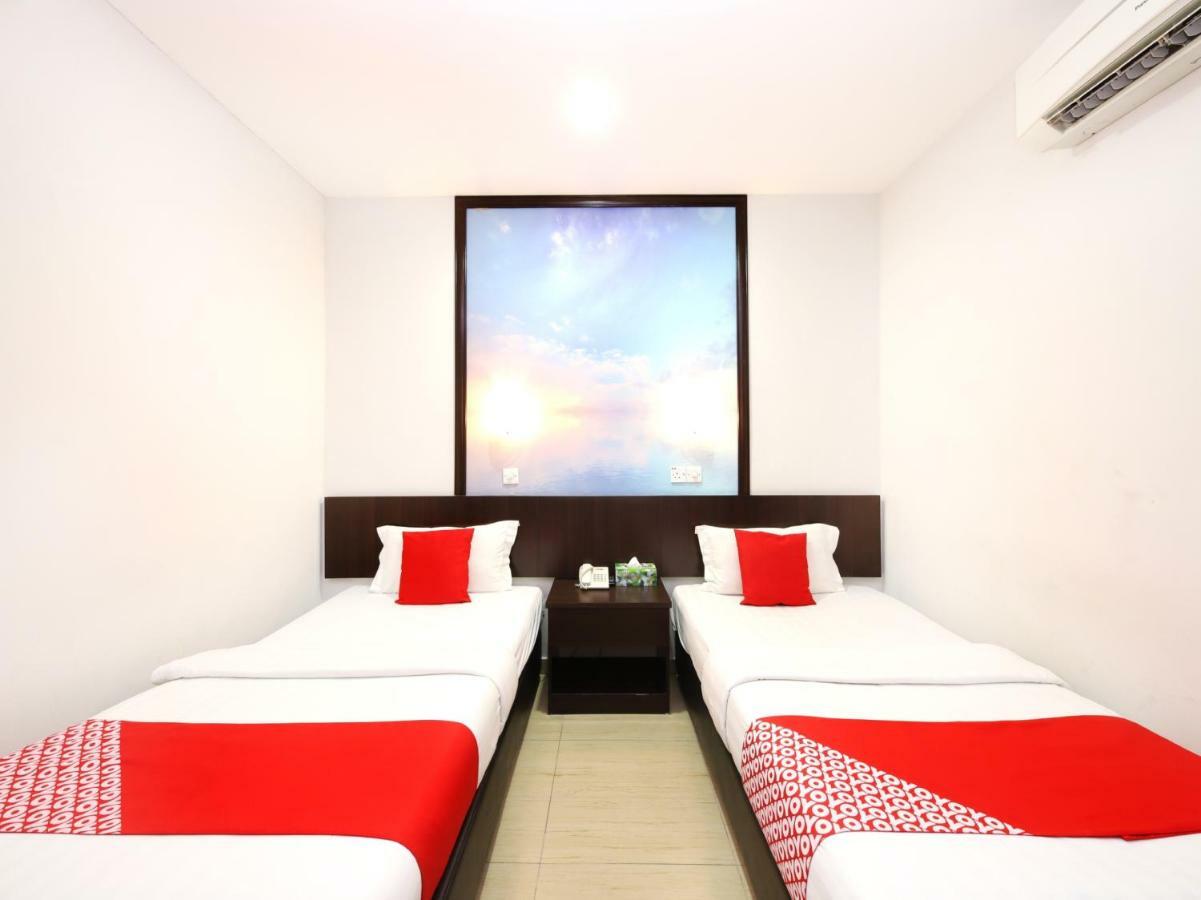 Oyo 498 D&F Boutique Hotel Senawang Серембан Екстериор снимка