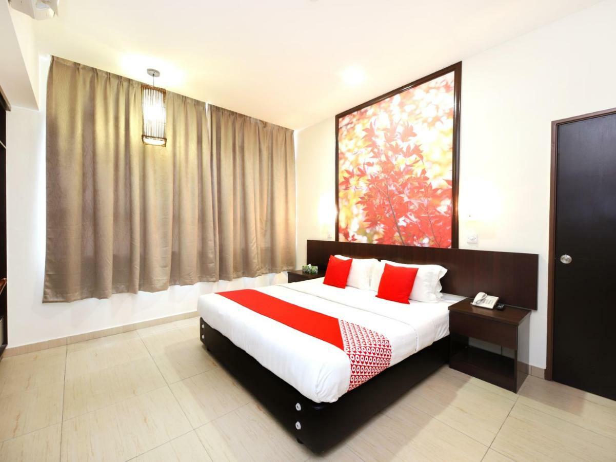 Oyo 498 D&F Boutique Hotel Senawang Серембан Екстериор снимка